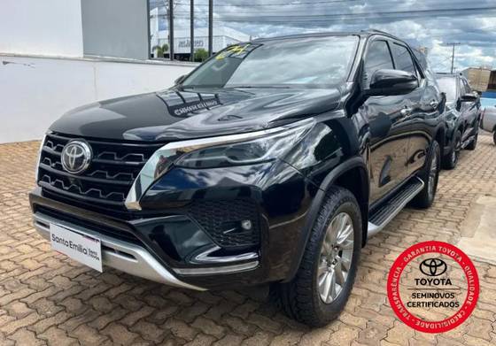TOYOTA HILUX SW4 2.8 D-4D TURBO DIESEL SRX 7L 4X4 AUTOMÁTICO